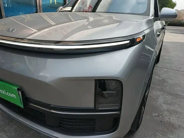Li Auto L8 — Фото автомобиля 23