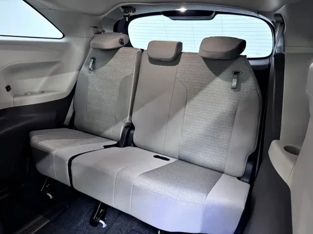 Toyota Sienna — Фото автомобиля 14