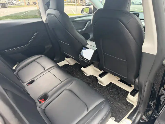 Tesla Model Y — Фото автомобиля 9
