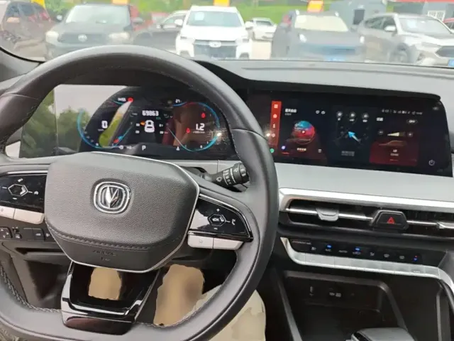 Changan CS35 Plus — Фото автомобиля 9