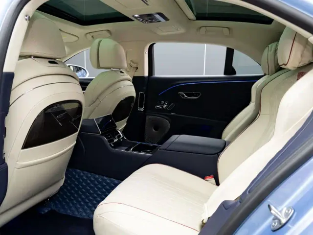 Bentley Flying Spur — Фото автомобиля 14