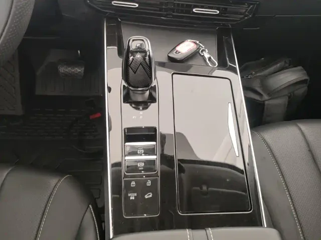Roewe RX5 Max — Фото автомобиля 9