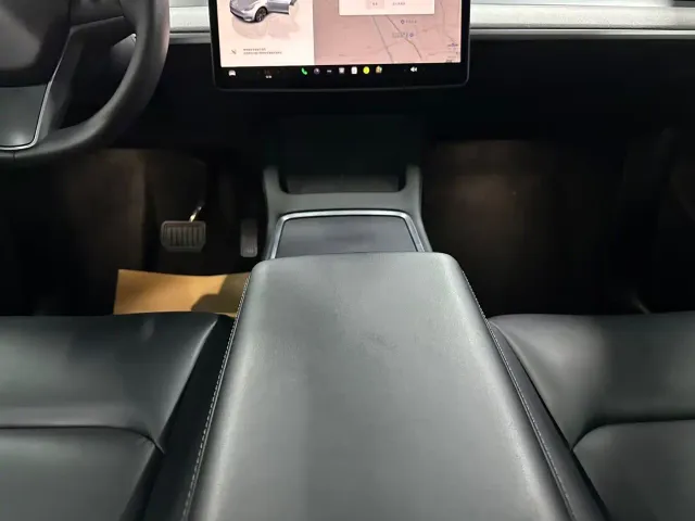 Tesla Model Y — Фото автомобиля 16