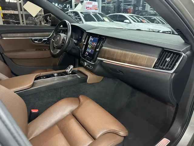 Volvo S90 — Фото автомобиля 9