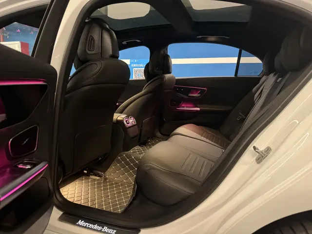 Mercedes-Benz C-Class — Фото автомобиля 11