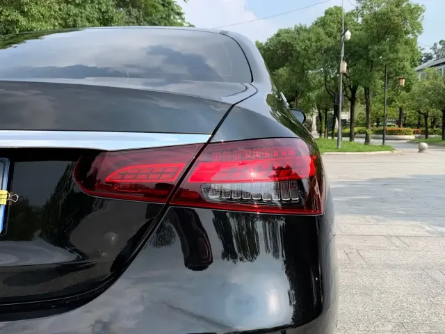 Mercedes-Benz E-Class — Фото автомобиля 13