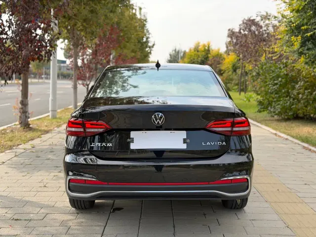 Volkswagen Lavida — Фото автомобиля 22