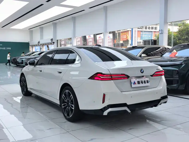 BMW 5 Series — Фото автомобиля 13