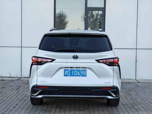 Toyota Granvia — Фото автомобиля 9