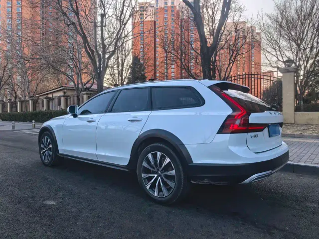 Volvo V90 — Фото автомобиля 4