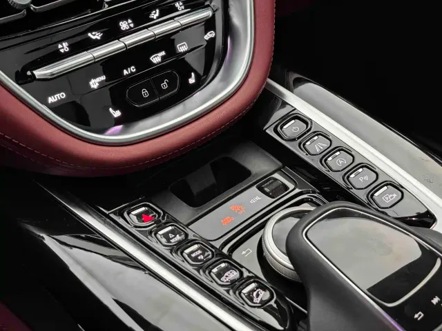 Aston Martin DBX — Фото автомобиля 12