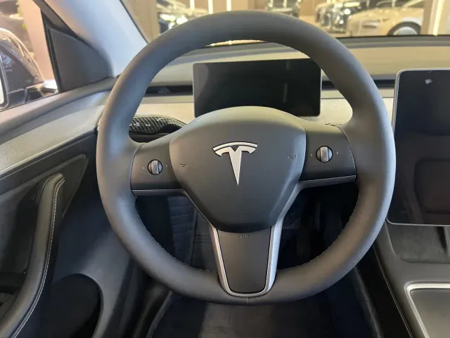 Tesla Model Y — Фото автомобиля 9