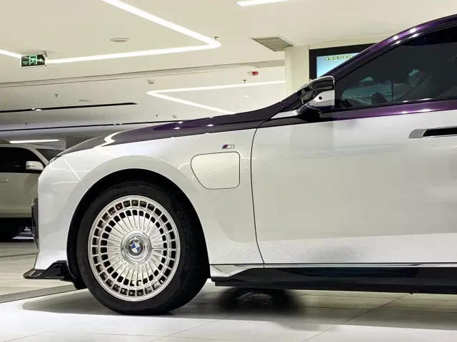BMW i7 — Фото автомобиля 7