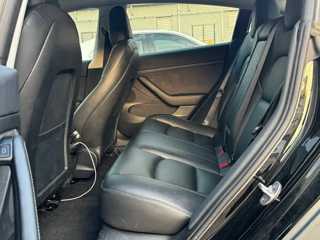 Tesla Model 3 — Фото автомобиля 4