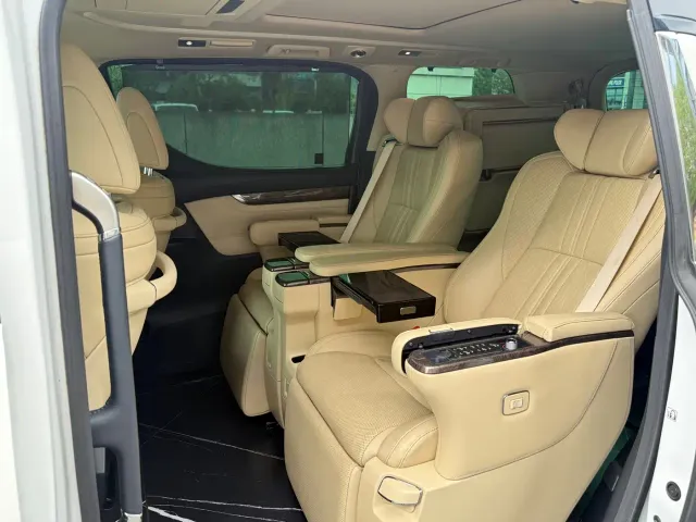 Toyota Alphard — Фото автомобиля 12