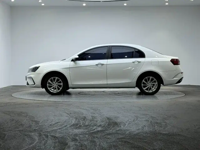 Geely Emgrand — Фото автомобиля 4