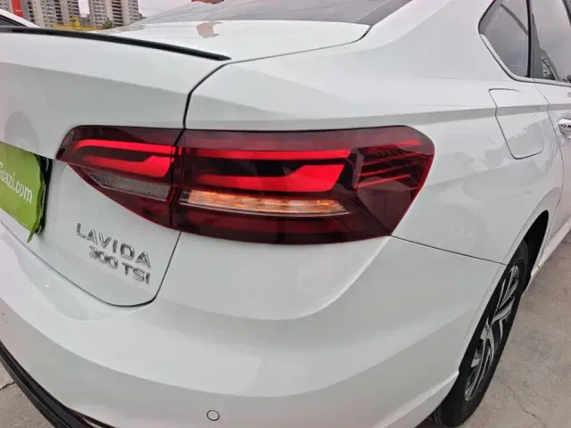 Volkswagen Lavida — Фото автомобиля 7