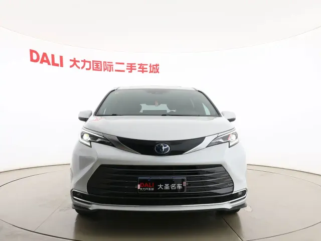 Toyota Sienna — Фото автомобиля 2