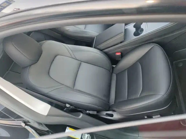 Tesla Model Y — Фото автомобиля 24