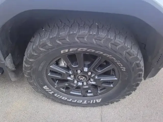 Toyota Prado — Фото автомобиля 6