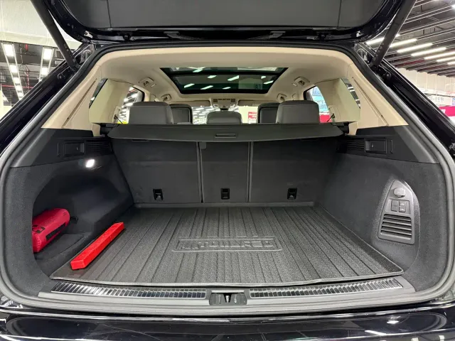 Volkswagen Touareg — Фото автомобиля 16
