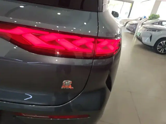 BYD Tang L — Фото автомобиля 7