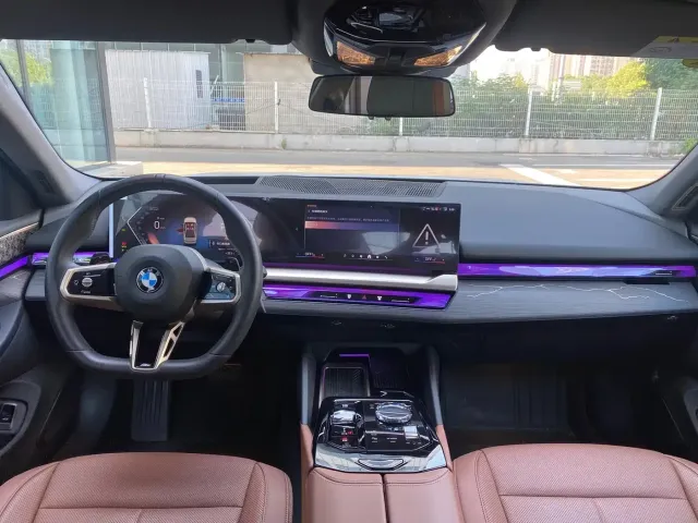 BMW 5 Series — Фото автомобиля 10