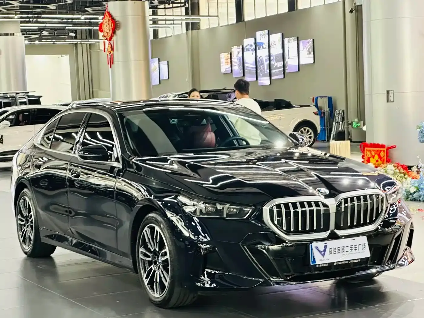 BMW BMW 5 Series 2025 530Li Leading M Sport Package — Фото автомобиля 3
