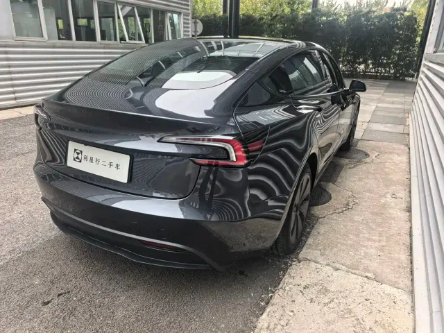 Tesla Model 3 — Фото автомобиля 5