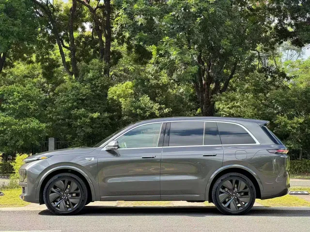 Li Auto L8 — Фото автомобиля 4