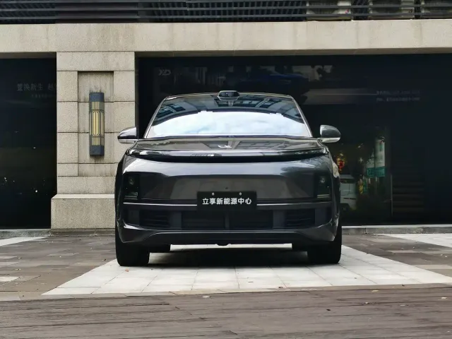 Li Auto L9 — Фото автомобиля 3