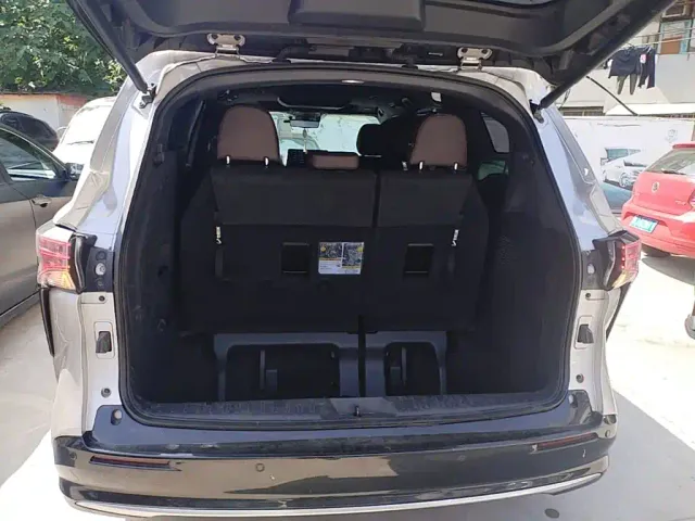 Toyota Sienna — Фото автомобиля 14