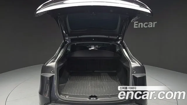 Tesla Model Y — Фото автомобиля 26