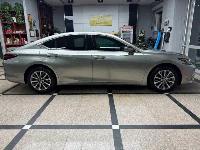 Lexus ES — Фото автомобиля 7