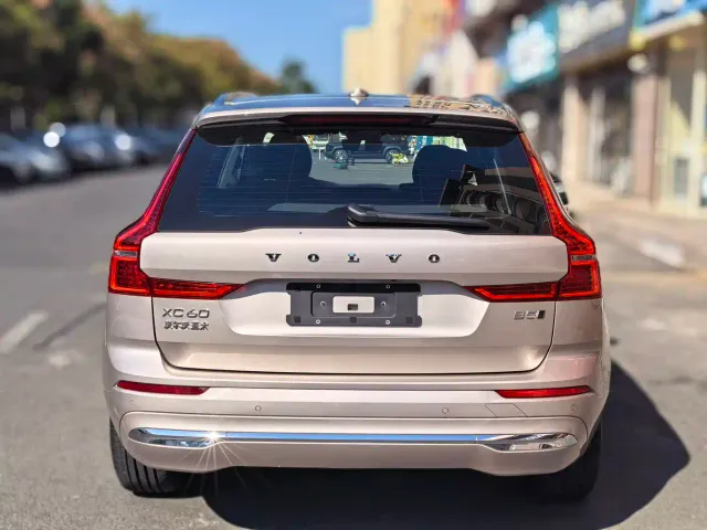 Volvo XC60 — Фото автомобиля 9