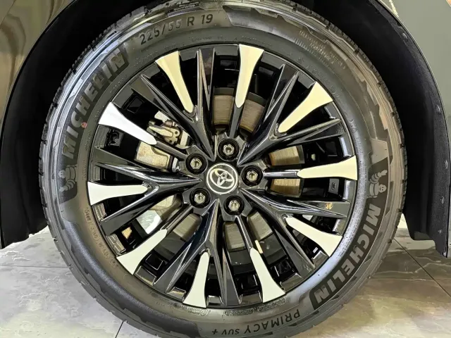Toyota Alphard — Фото автомобиля 8