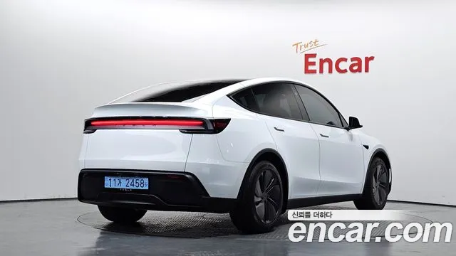 Tesla Model Y — Фото автомобиля 2