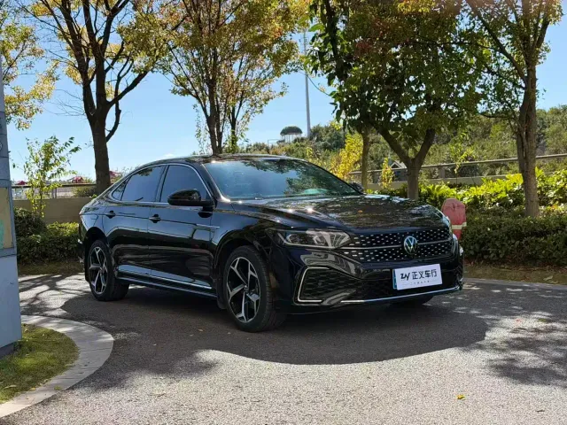 Volkswagen Passat — Фото автомобиля 3