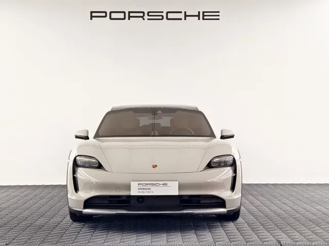 Porsche Taycan — Фото автомобиля 2