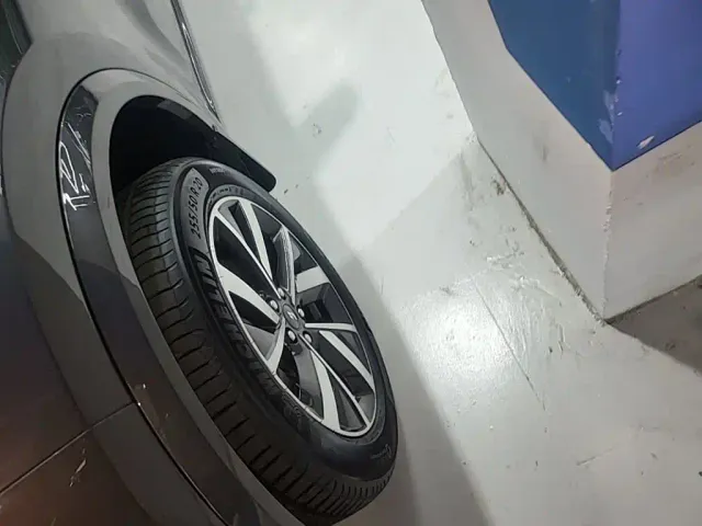 Li Auto L8 — Фото автомобиля 22