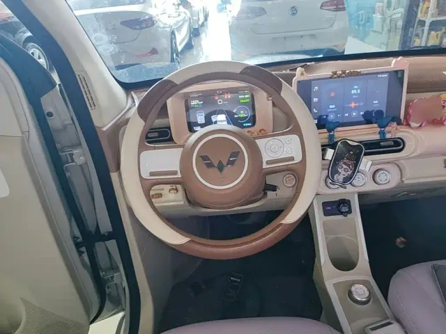 Wuling Hongguang Mini EV — Фото автомобиля 10