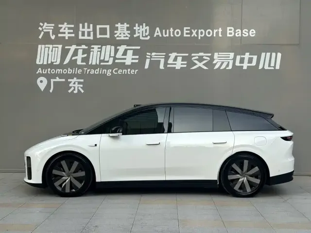 Li Auto Li Auto i6 2025 4WD Base Model — Фото автомобиля 3