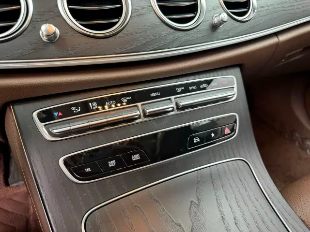 Mercedes-Benz E-Class — Фото автомобиля 27