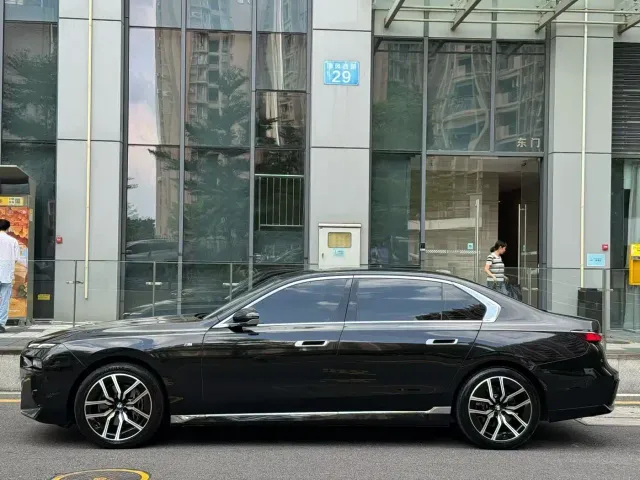 BMW 7 Series — Фото автомобиля 4