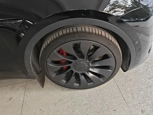 Tesla Model Y — Фото автомобиля 24