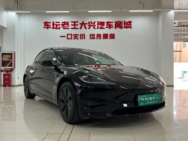 Tesla Model 3 — Фото автомобиля 3