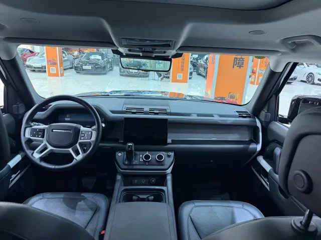 Land Rover Defender — Фото автомобиля 9