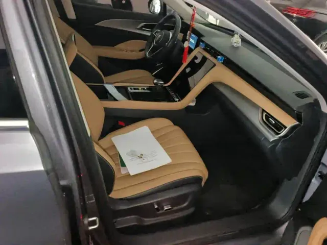 Hongqi H5 — Фото автомобиля 8