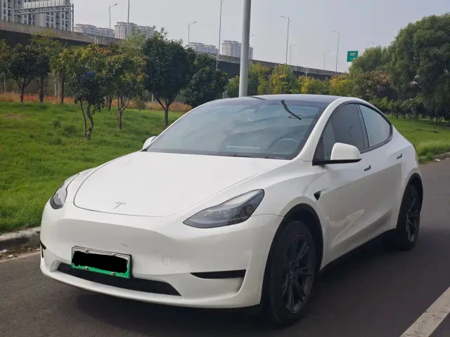 Фотография автомобиля — Tesla Model Y