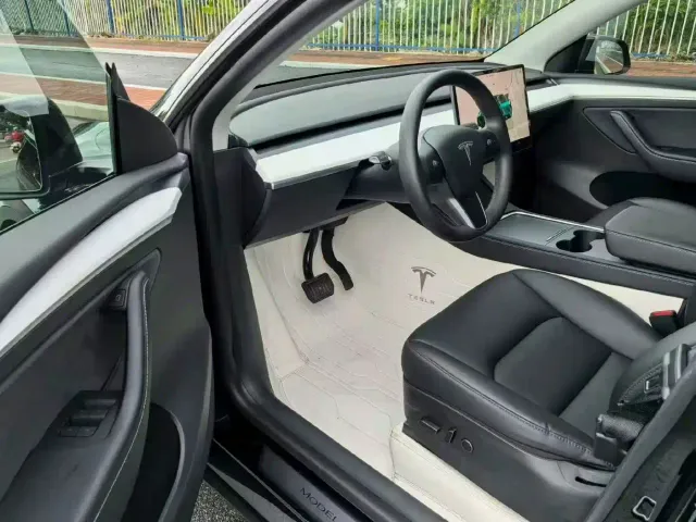 Tesla Model Y — Фото автомобиля 5